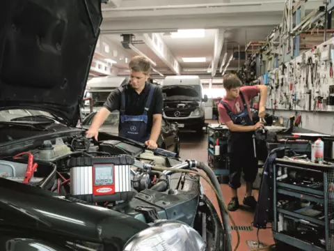 Fronius Batterieladesysteme in der Werkstatt