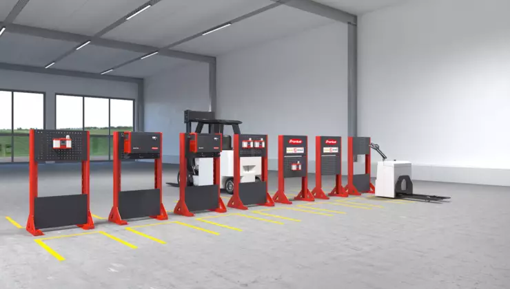 CHARGING STATION You can reduce safety-related risks to a minimum thanks to the standards-compliant installation and equipping of the charging station. The central placement of all batteries and use of our battery management system, Cool Battery Guide Easy, enables optimum utilisation.