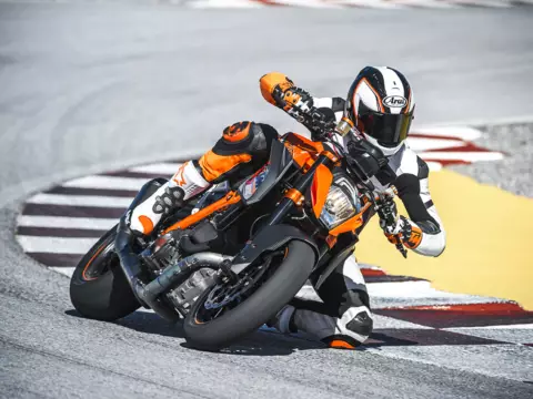 WP Performance uses Fronius welding machines. WP Performance, Motorrad, Fronius