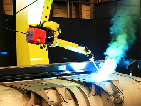 Excavator shovel is welded with TPS 600i