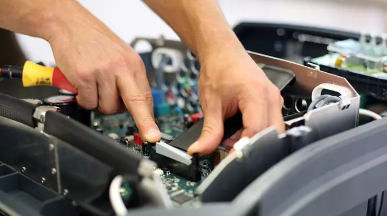 Platinentausch beim Fronius Galvo. Fronius Galvo, Platinentausch